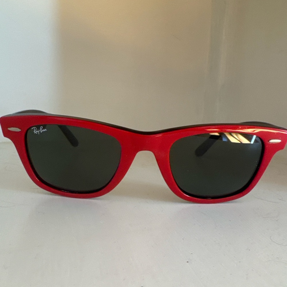 Ray-Ban RB2140 Wayfarer Sunglasses – Rare Red/Black Frame – Made in Italy